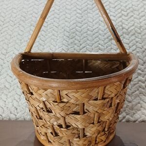 7"x5"x5" Vintage Wicker wall Hanging Basket